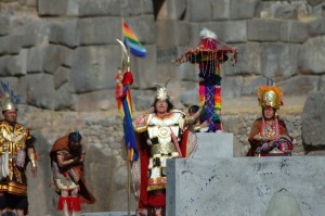 Inka inicjuje pieśn do boga Inti